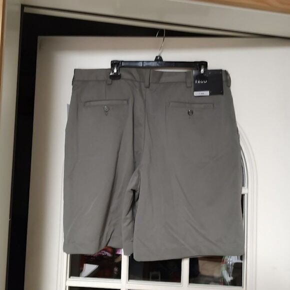 New Izod Golf Green Shorts Size Men's 38 - Picture 2 of 2